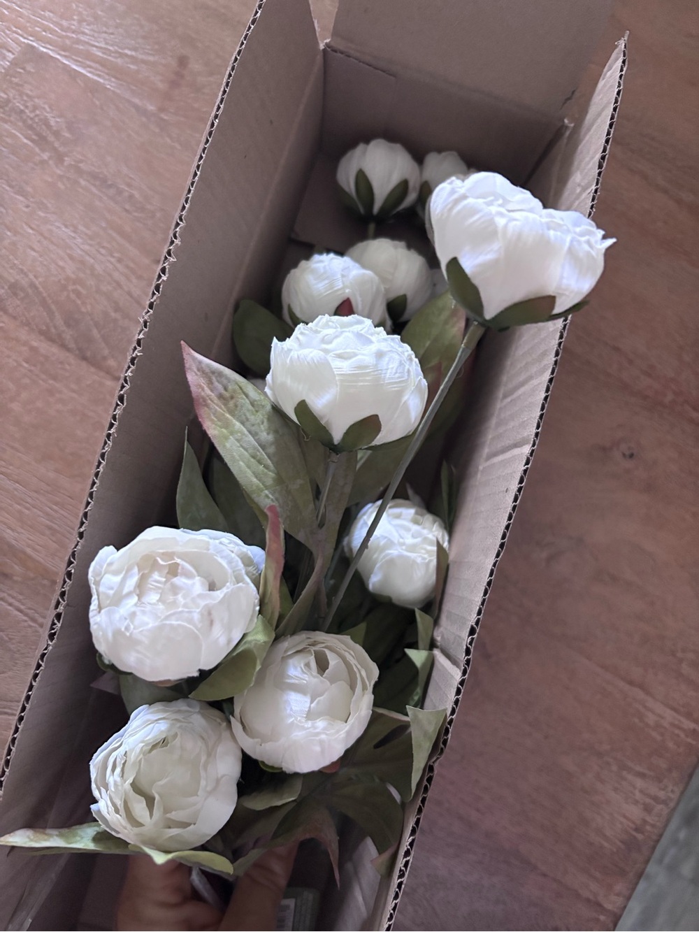 VIRAL Ashland Artificial Cream Peony Stems with Green Leaves (4 pack)